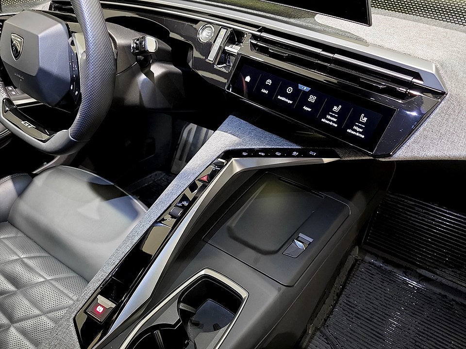 Bild på Peugeot E-3008 GT Ultimate 73kWh 214hk Aut- FOCAL,PANO,360