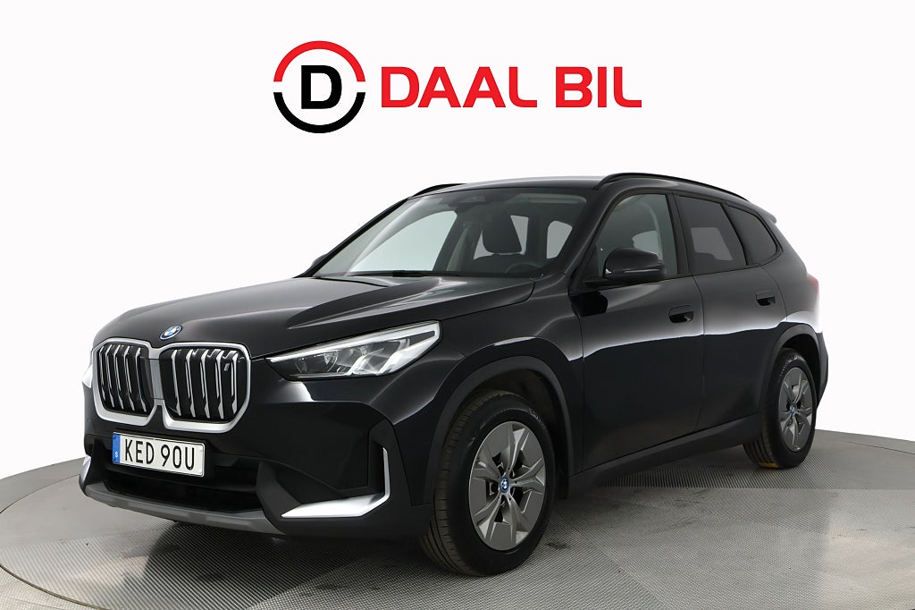 BMW X1 i xDrive30 306HK 64,7kWh B-KAMERA DRAGKROK NAVIGATION