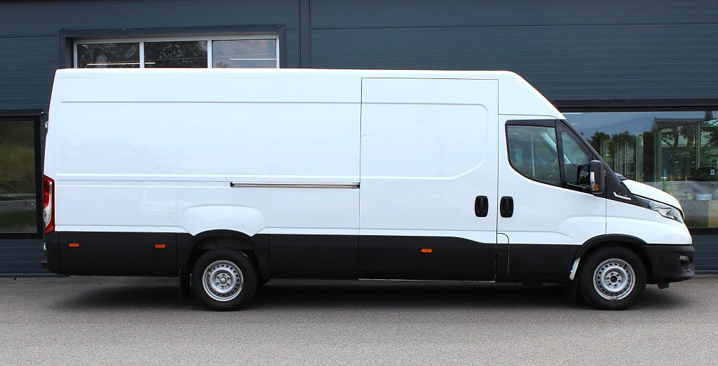 Iveco Daily 35-140 Skåpbil 2.3 JTD L4H2 MOMS 3-Sits Hi-Matic