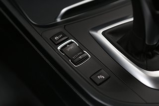 Sedan BMW 330 25 av 28