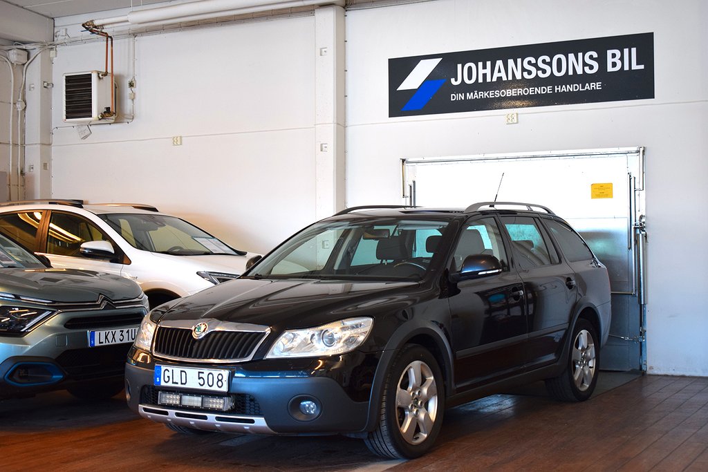 Skoda Octavia Scout 2.0TDI 4x4 Automat D-Värmare Drag Navi