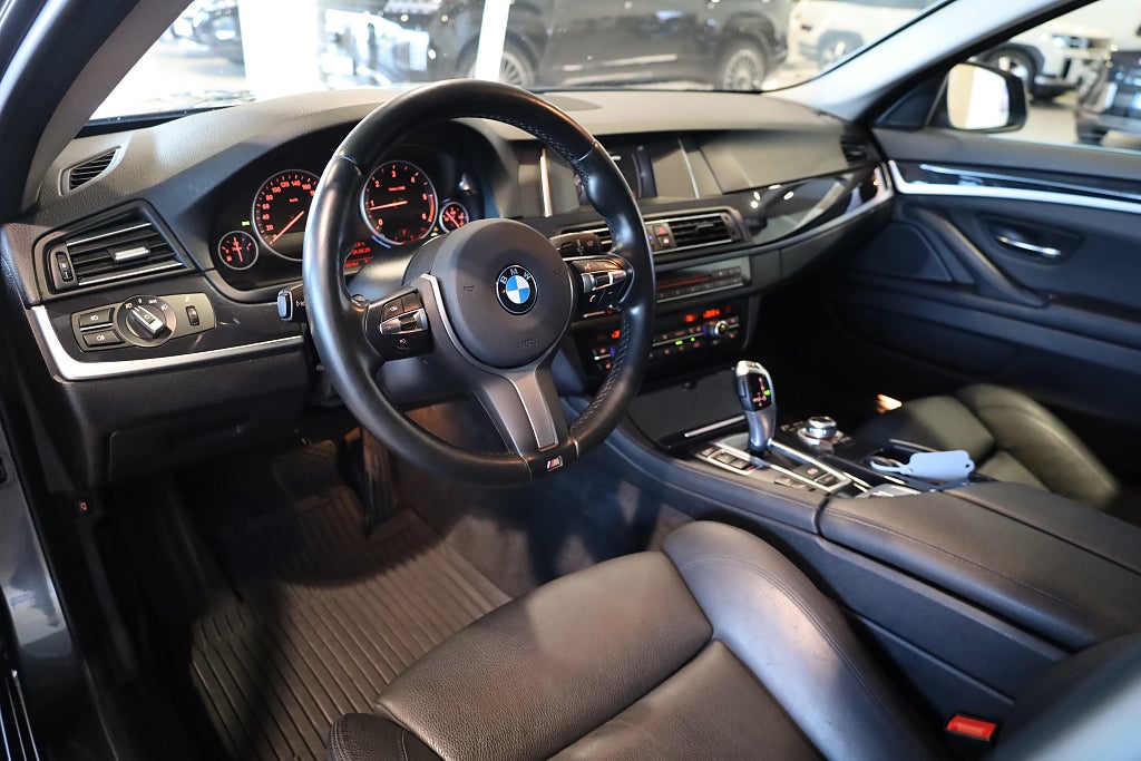 BMW 520d xDrive Touring AUT Sportpaket Drag PDC Rattvärme Läder 2017