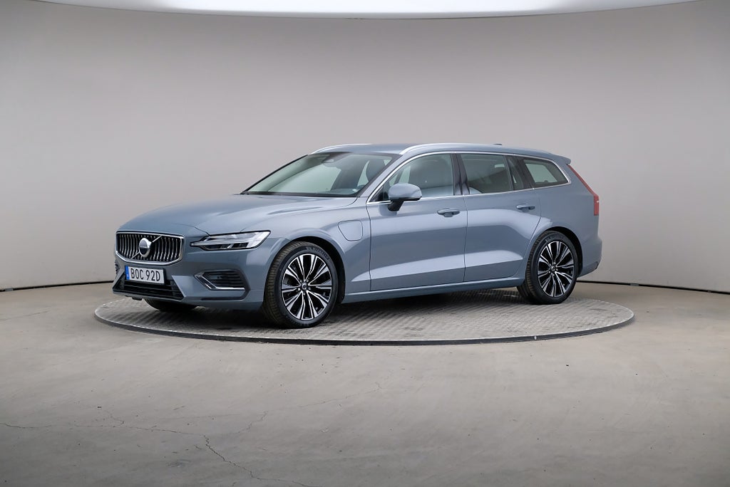 Volvo V60 Recharge T6 350hk AWD Core Edition Läder Drag H&K