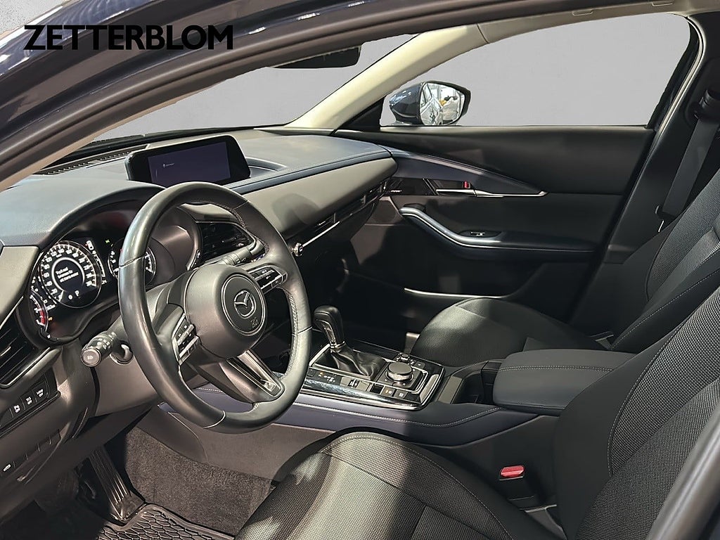 SUV Mazda CX-30 8 av 16