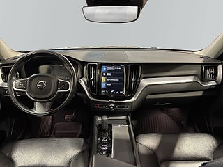 Volvo XC60 B4 AWD Aut Momentum Värmare Kamera GPS Skinn S&V-däck