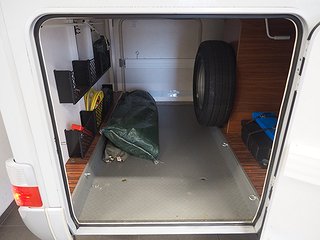 Husbil-halvintegrerad Hymer T 674 SL 4 av 19