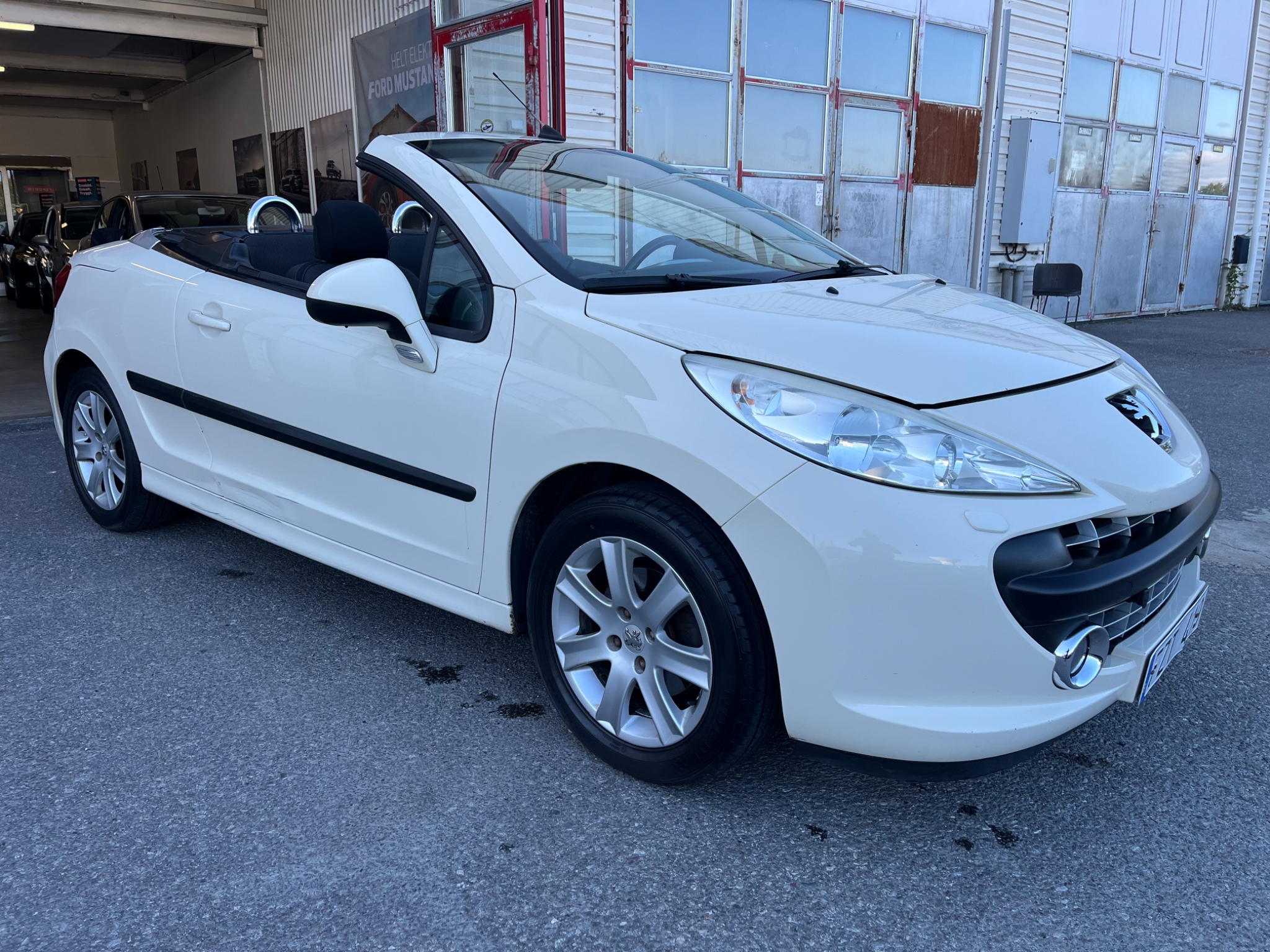 Peugeot 207 CC 1.6 VTi Euro 4 2008, kuva 2/41