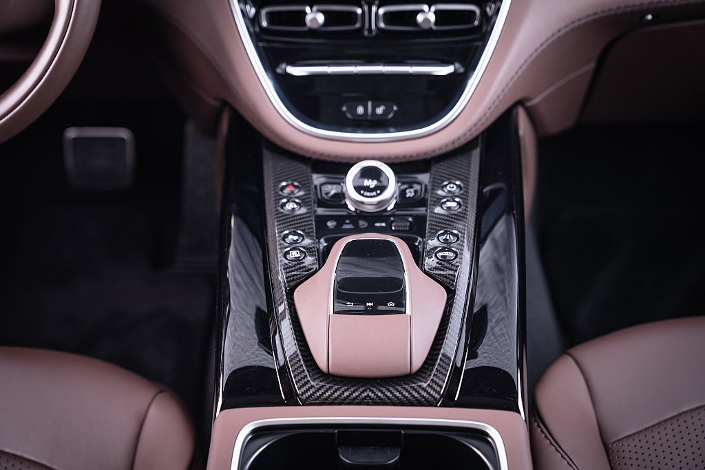 Gallery image 16 of 19