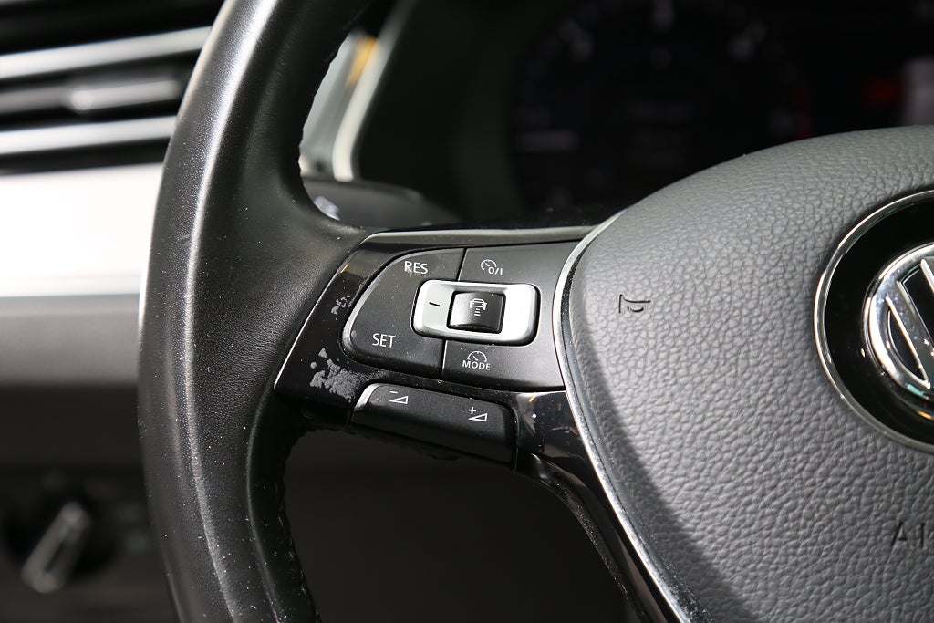 Volkswagen Passat TDI 190hk 4M Executive R-Line Drag Värmare 2018