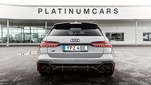 Den exklusiva RS6 har 140 mer hästkrafter än standardversionen. 