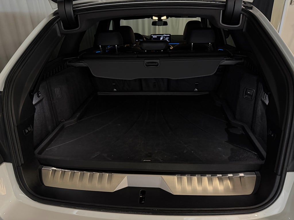 BMW 530e xDrive Touring M Sport Farthållare B-kam Sensatec läder bild 16