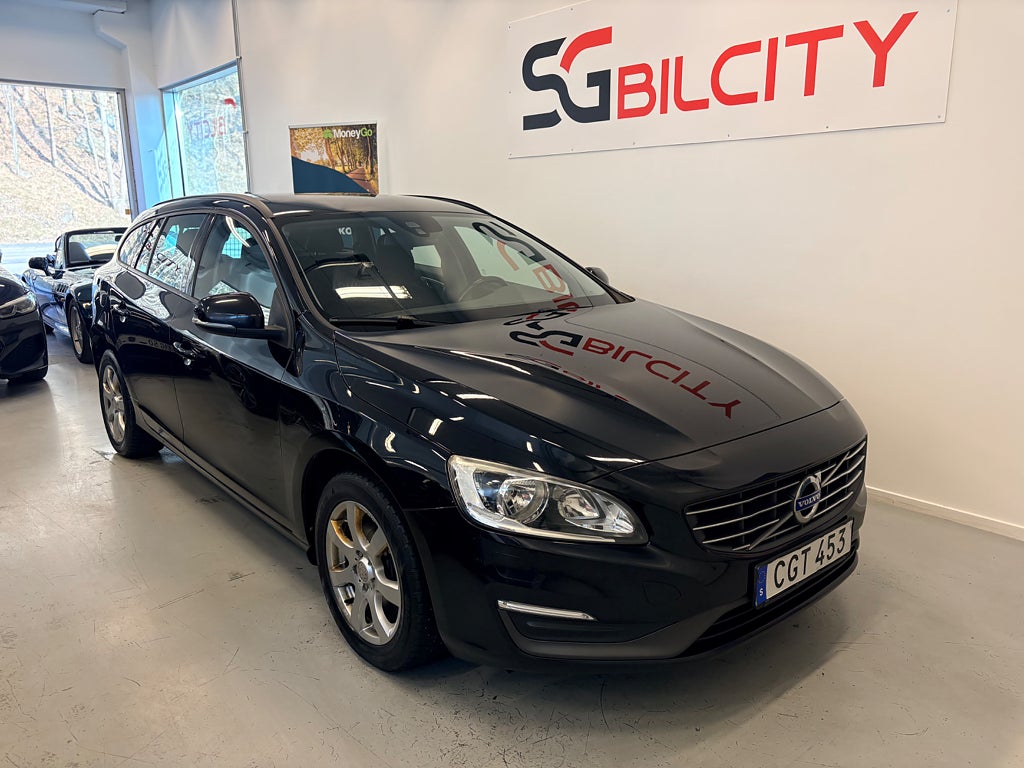 Volvo V60 D2 POWERSHIFT KINETIC FACELIFT NYBESIKTAD / 0% RÄNTA