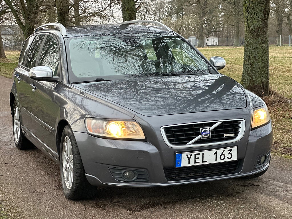 Volvo V50 D5 180hk Momentum Skinn, GPS, Dragkrok, Bi-xenon  