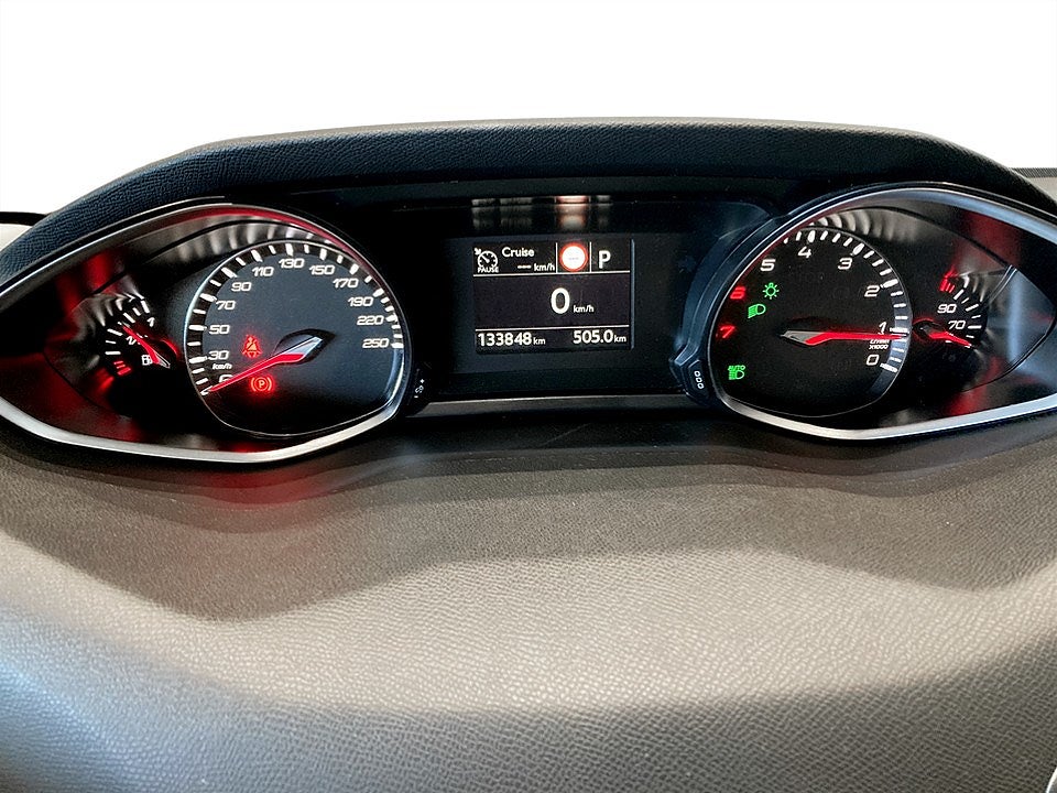 Bild på Peugeot 308 5D Allure 1.2 PT 130hk Aut - DRAG, CARPLAY