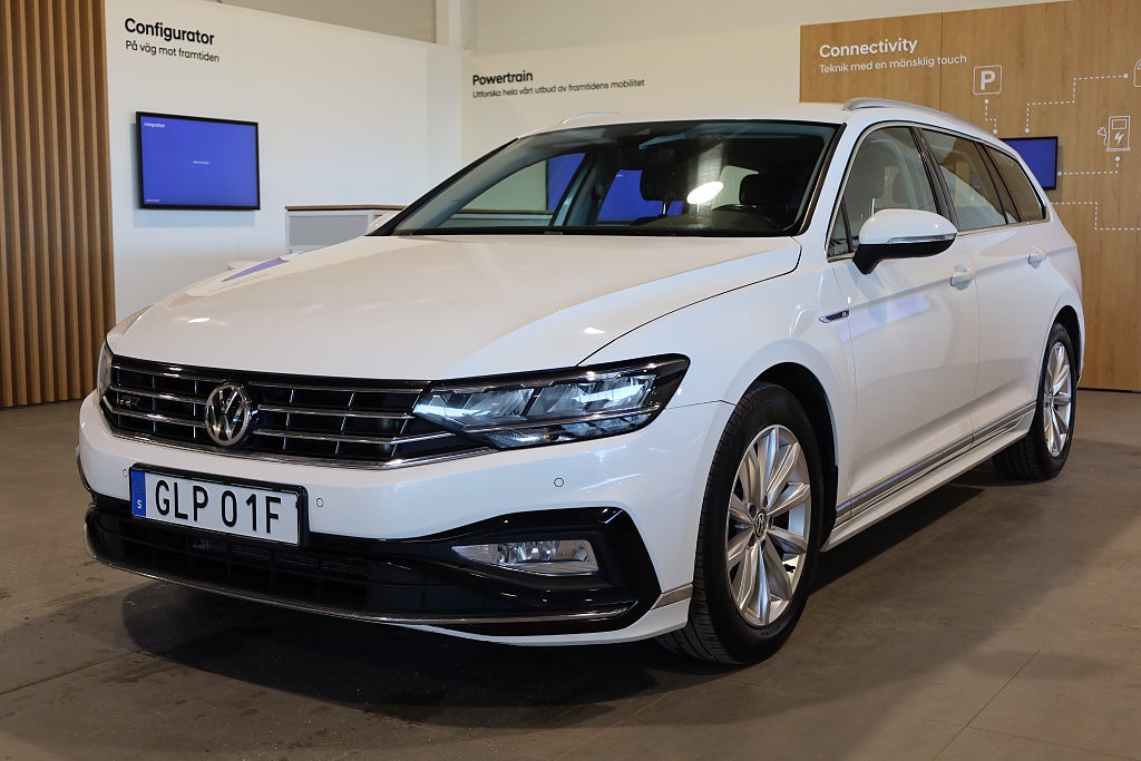 Volkswagen Passat 1,5 TSI R-Line Sportscombi Aut Drag Värmare Kamera 2020