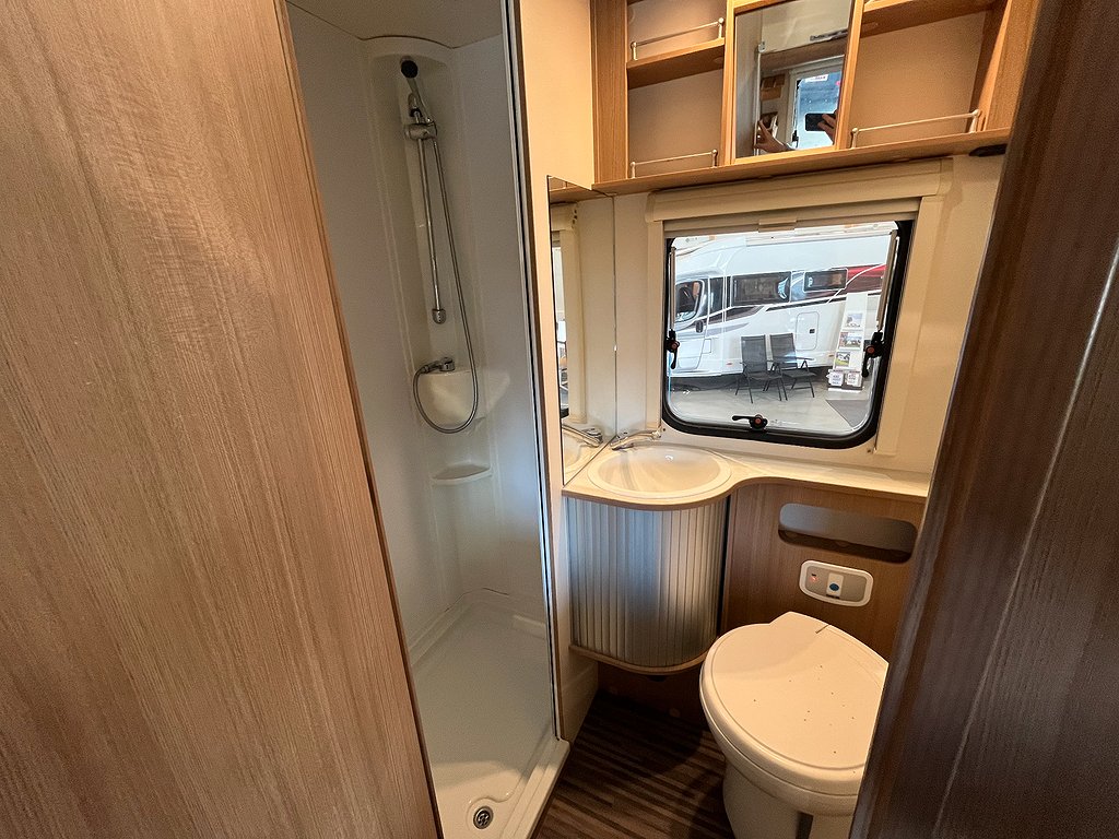 Sun Living A 49 DP /Automat/6 bältad/6 sovplatser/Drag/Solcell - Sun Living