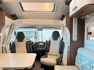Husbil-halvintegrerad McLouis MC4 28 av 35
