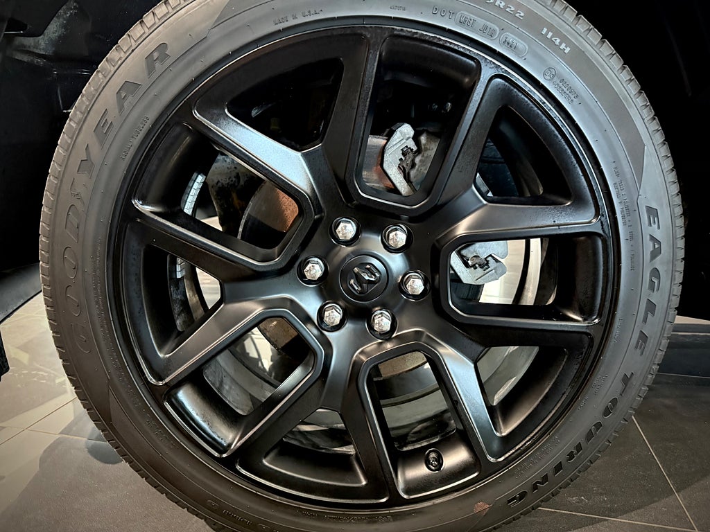 Dodge RAM 1500 Crew Cab 5.7 V8 HEMI 4×4 NIGHT Edition - bild 8