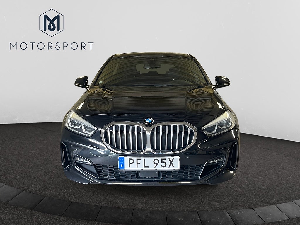 BMW 118I Aut M Sport Shadowline HiFi Rattvärme P-sensorer LED bild 10