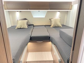 Husbil-halvintegrerad Adria Matrix Supreme 670 SL 19 av 31