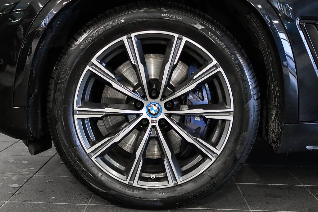 BMW X5 xDrive40i M Sport Pano HuD Värmare H/K Dragkrok MOMS