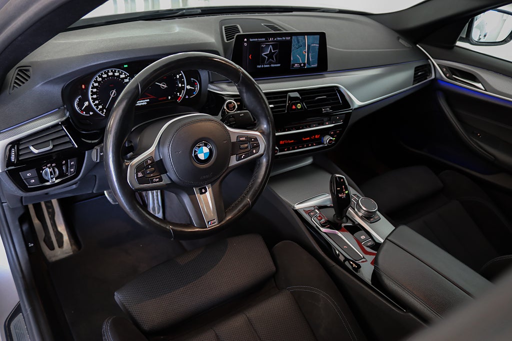 BMW 530i Sedan M-Sport Fullservad Navi Kamera 252hk