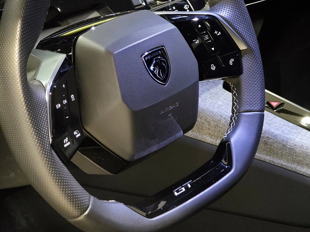 Bild på Peugeot E-5008 GT 214hk Aut - 7-SITS,B-KAMERA,DRAG