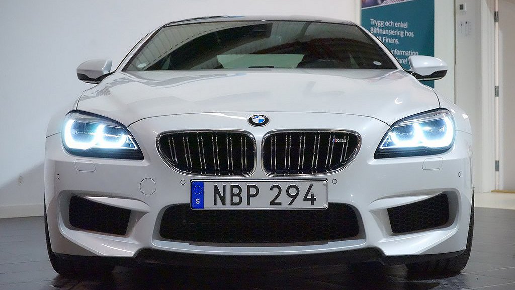 Den här BMW:n har en 4,4-liters V8-motor med en effekt på 600 hästkrafter och 710 Nm. 