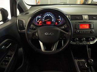 Halvkombi Kia Rio 14 av 18