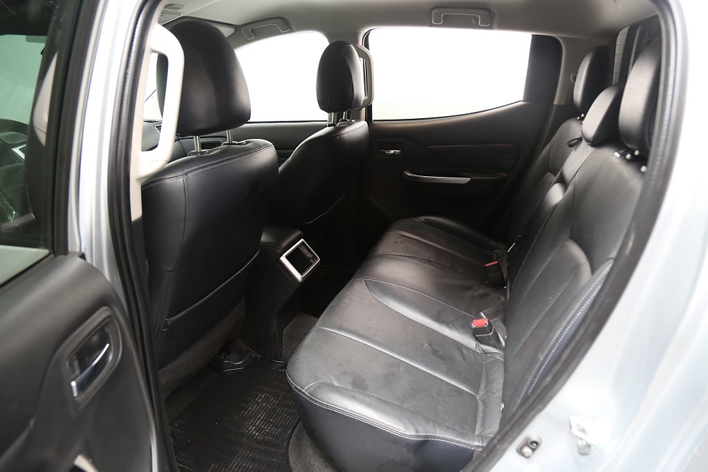 Mitsubishi L200 Dubbelhytt 2,2 Di-D 4WD Premium Kåpa Drag Leasbar 2020