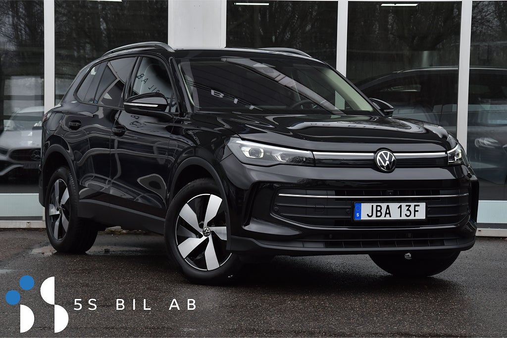 Volkswagen Tiguan eHybrid 1.5 TSI DRAG VÄRM 360 GPS (129 KM PÅ EL) 204HK