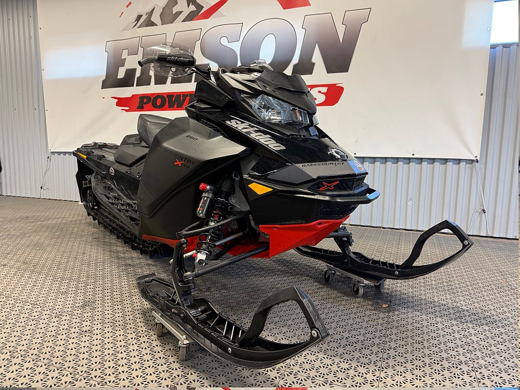 Ski-Doo Backcountry XRS 850 E-Tec 154" (Elstart/Frakt)-21