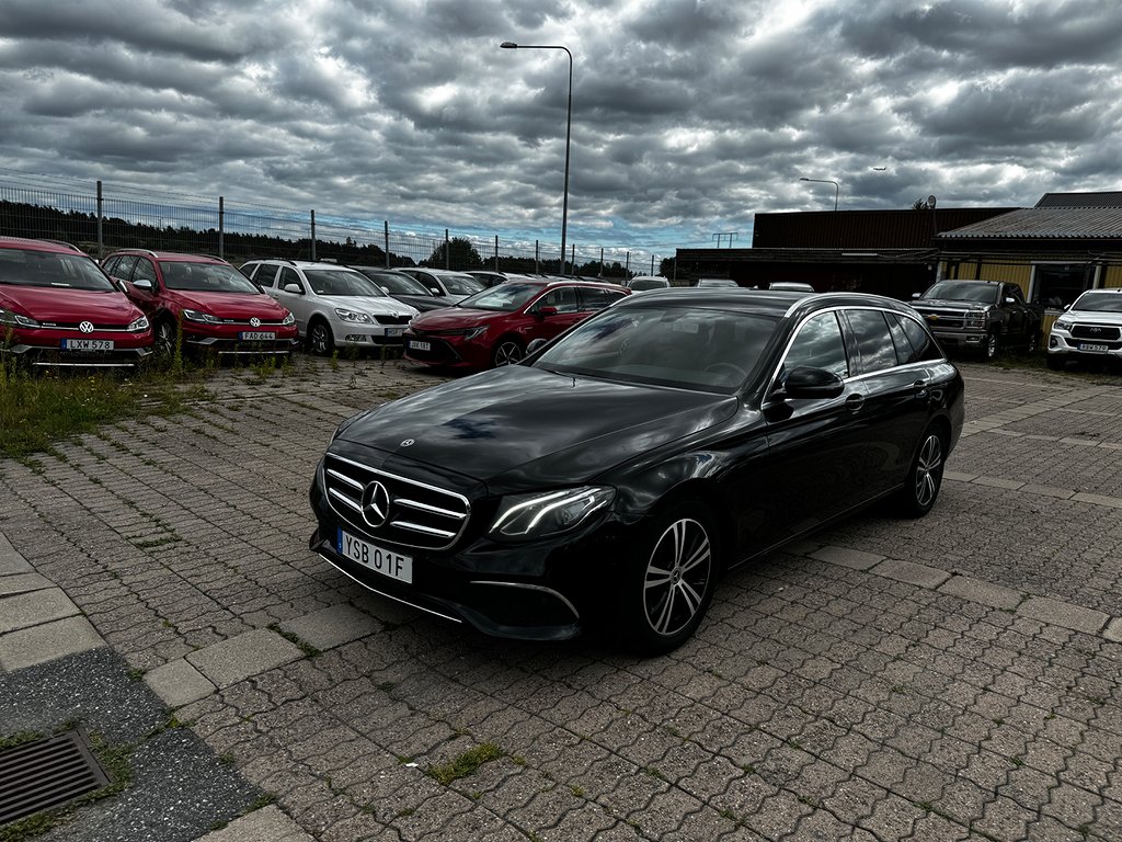 Mercedes-Benz E 220d T 9G-TRONIC WIDESCREEN NAVI LÄDER KAMERA