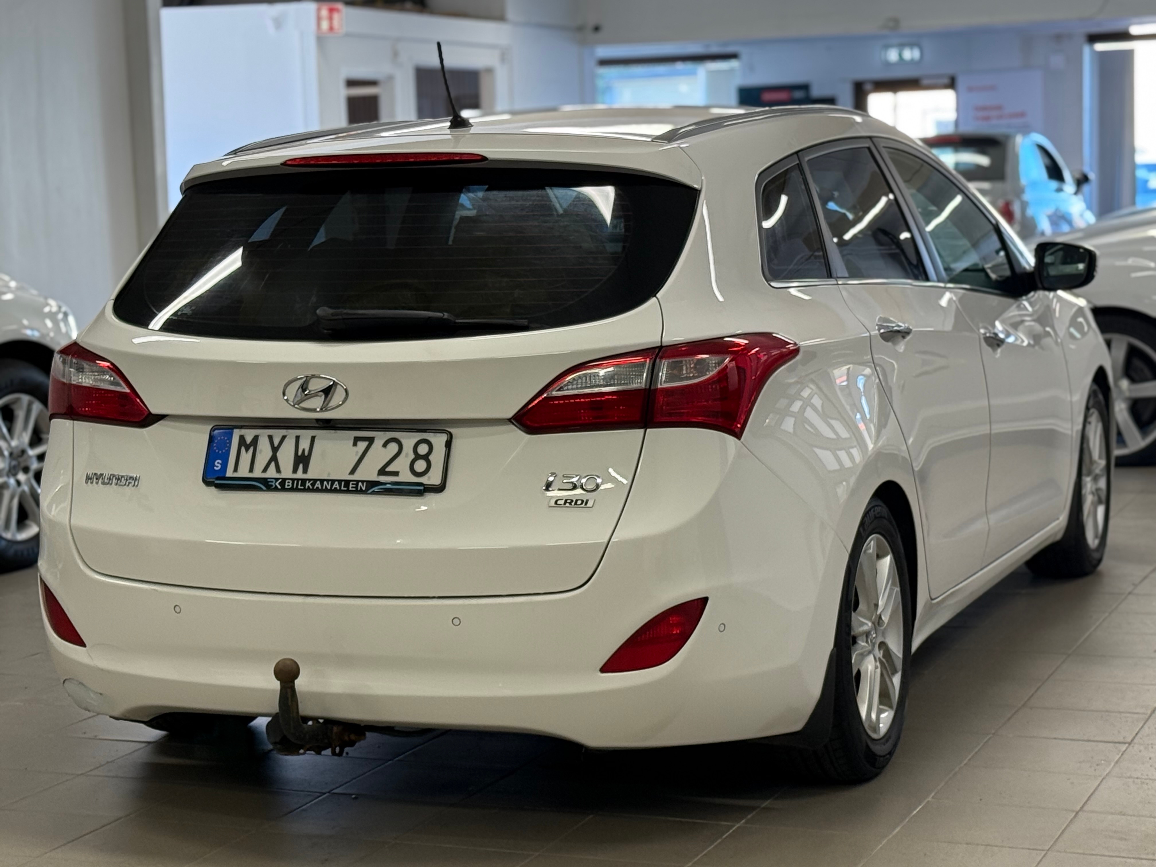 Hyundai i30 Kombi 1.6 CRDi Business 2013, kuva 6/47