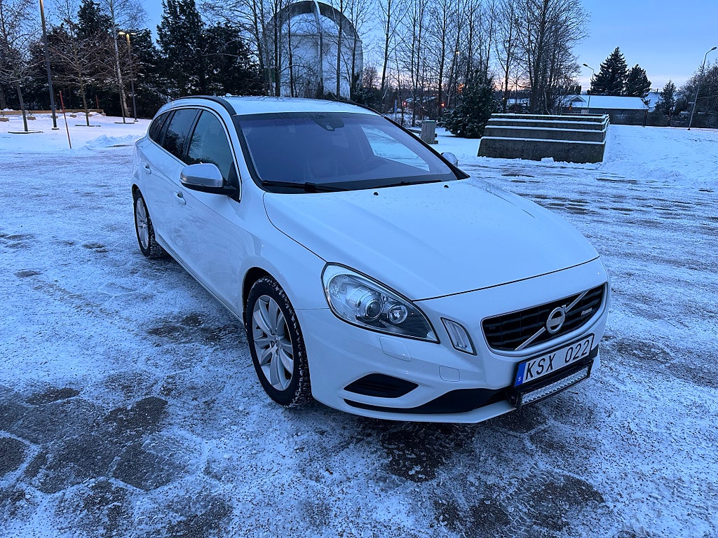 Volvo V60 D4 AWD Geartronic R-Design, kamrem bytt Dragkrok