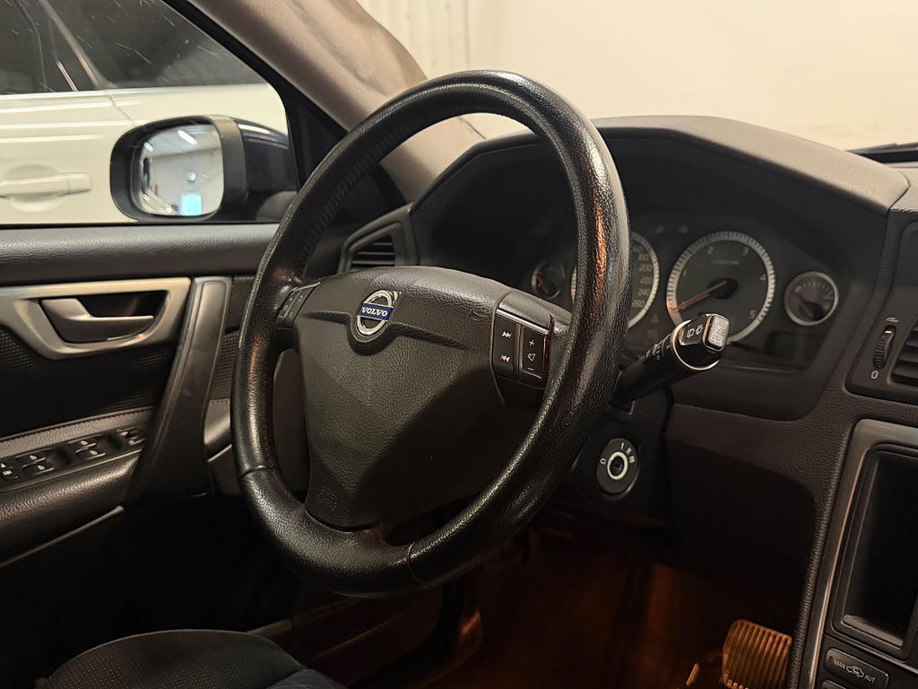 VOLVO V70 2.4D 185 ch CLASSIC MOMENTUM BVA 4x2 - ATTELAGE - 269000 km