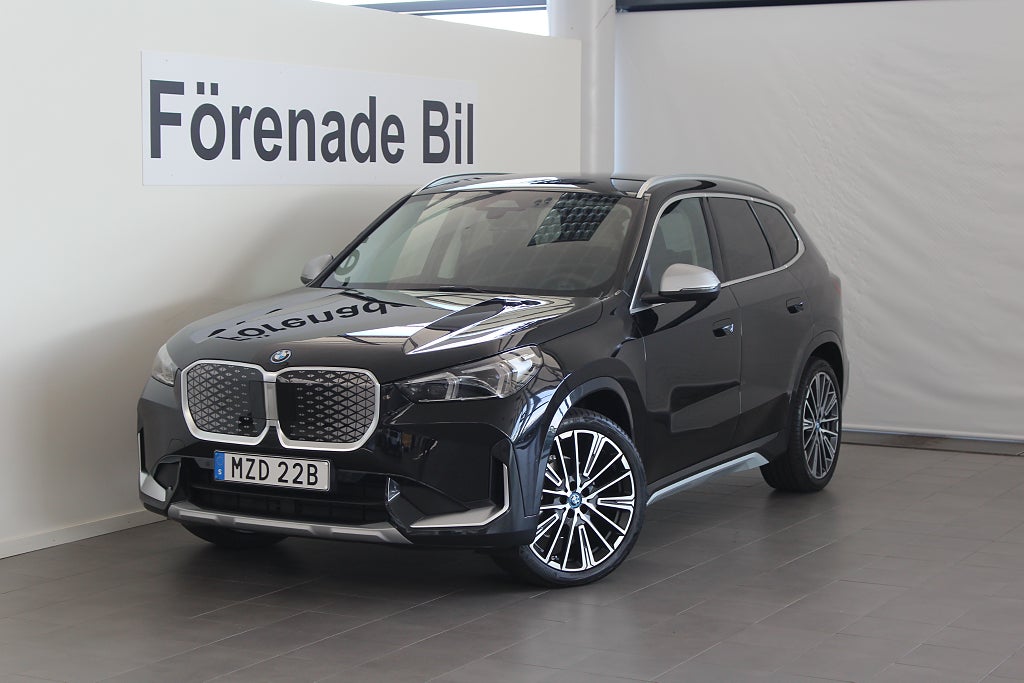 BMW iX1 eDrive20 xLine H/K Drag Comfort Access Sportstolar