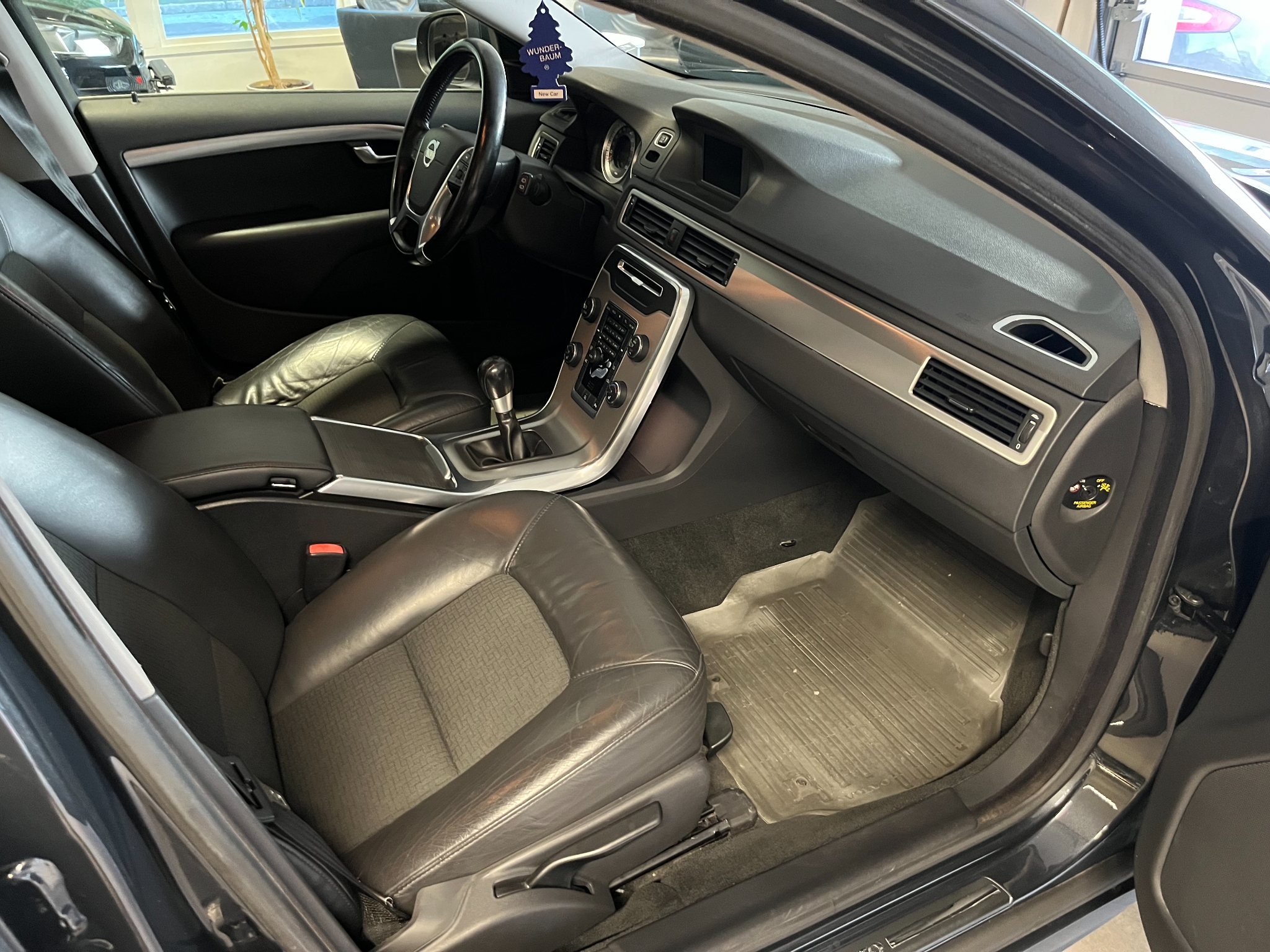 Volvo V70 D4 Momentum Euro 5 2013, kuva 6/10