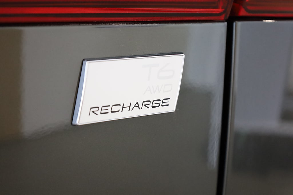 Volvo XC60 Recharge T6 AWD AUT R-Design Pano H&K Navi Kamera 2021