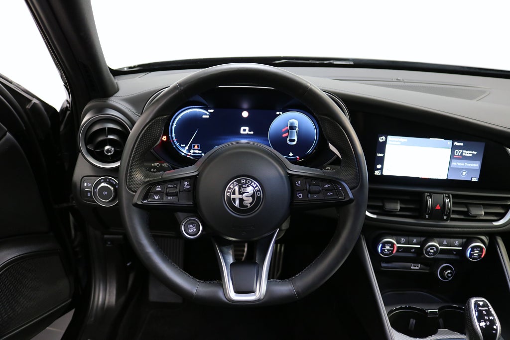 Alfa Romeo Giulia 2023 - miniatyr 10