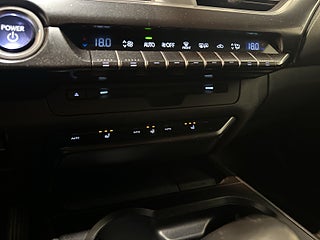 Lexus UX 250h E-Four CVT Rattvärme Kamera Psens CarPlay SoV