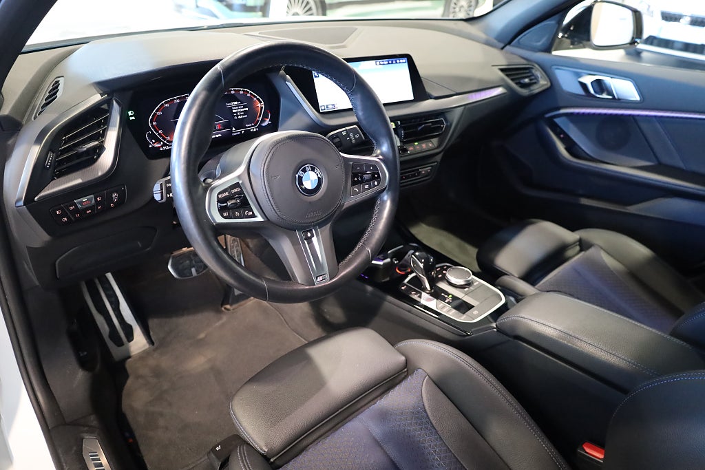 BMW 118I Steptronic M Sport Navi PDC CarPlay Rattvärme Laptimer 2022