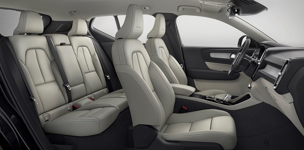 New Volvo XC40 Inscription - interior