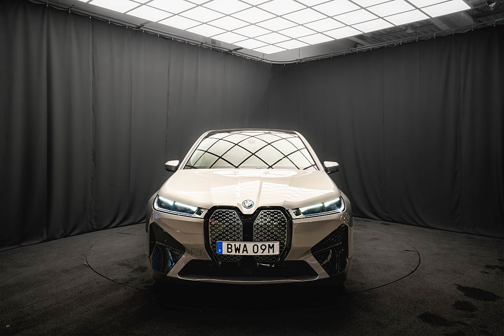 BMW iX xDrive50 SPORT SKY PANO 22' LASER DRAG 360 HUD H/K MOMS