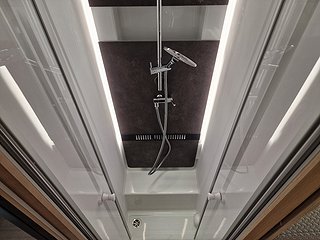 Husbil-halvintegrerad Adria Coral Plus 670 DL 20 av 31