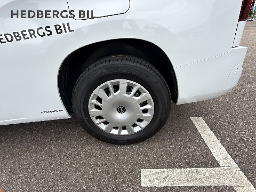 Opel Combo ELITE L2 50 kWh (4057:- Ex moms/mån ) thumbnail