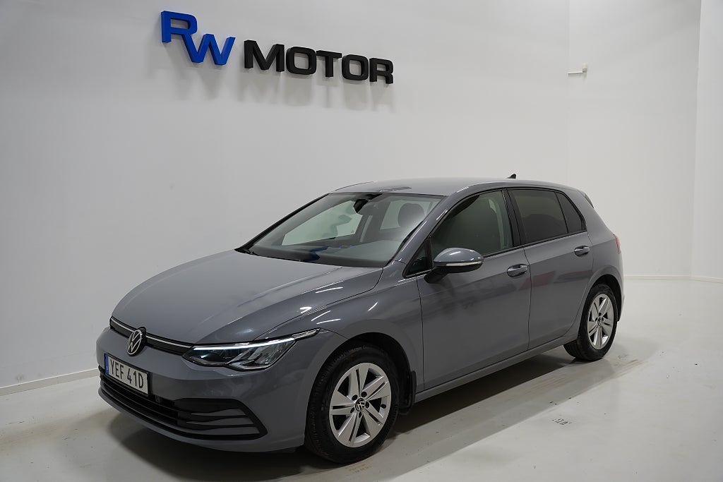 Volkswagen Golf 1.5 eTSI 150hk B-kamera P-värmare Carplay
