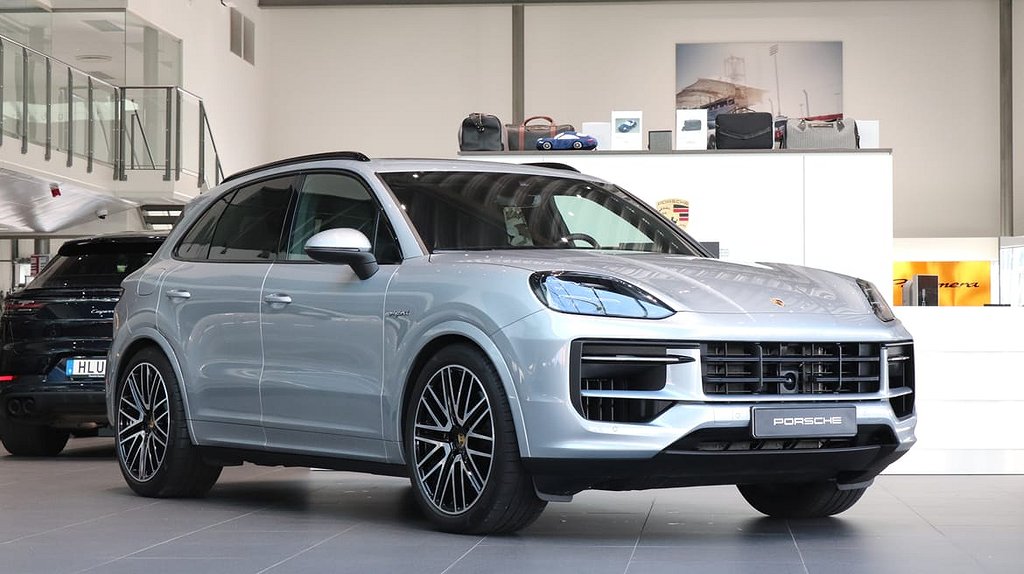 Porsche Cayenne E-Hybrid SportDesign/Adaptiv farthållare/HD-Matrix