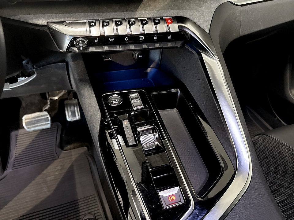 Bild på Peugeot 5008 GT Black Pack 1.2 PT 130hk Aut 7-SITS B-KAMERA