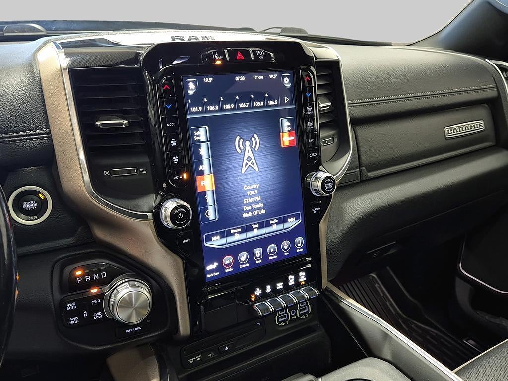 Dodge RAM 1500 Crew Cab Laramie Sport V8 HEMI Luftfj.